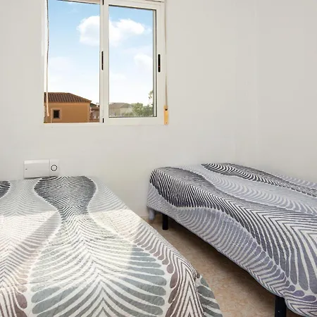 2 Bedroom Beautiful In Hébergement de vacances Torrevieja