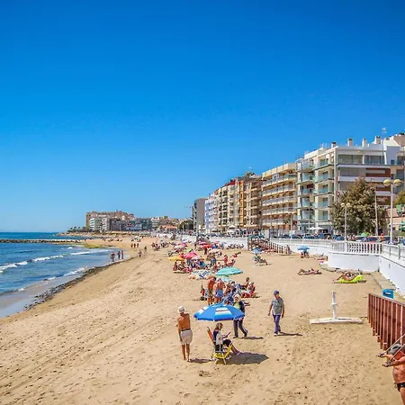 2 Bedroom Beautiful In Hébergement de vacances *